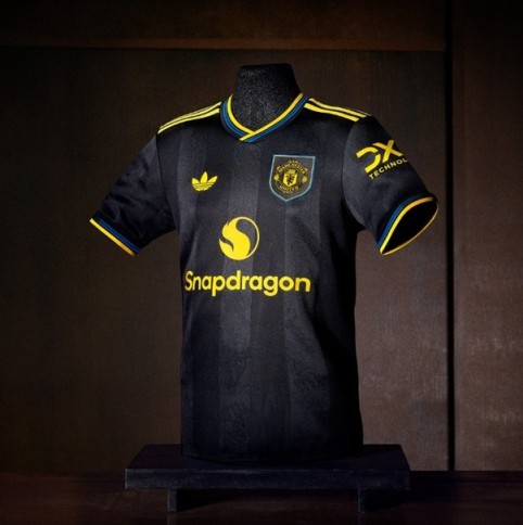 重塑90年代的荣耀曼联新赛季第二客场球衣正式发布