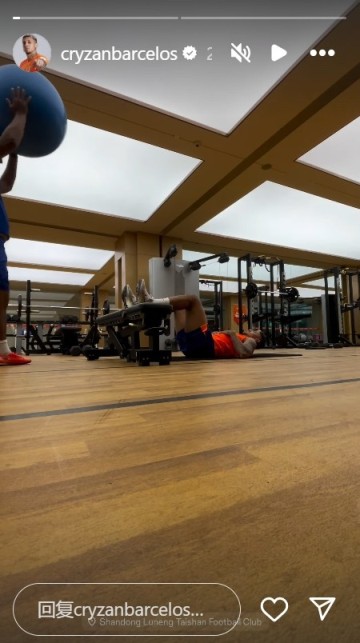 努力训练克雷桑更新社媒，分享在健身房训练的视频