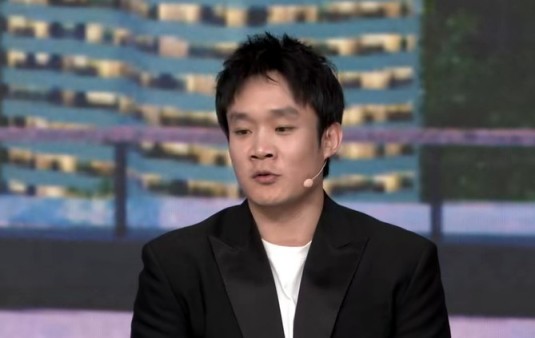 小丁：比赛千变万化但大家始终团结 今天第一次解说&看得很感动