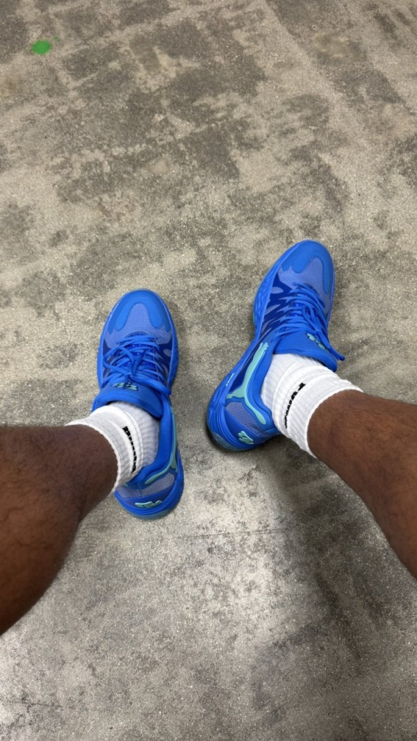 早日康复！哈利伯顿：又能穿上两只鞋的感觉真好