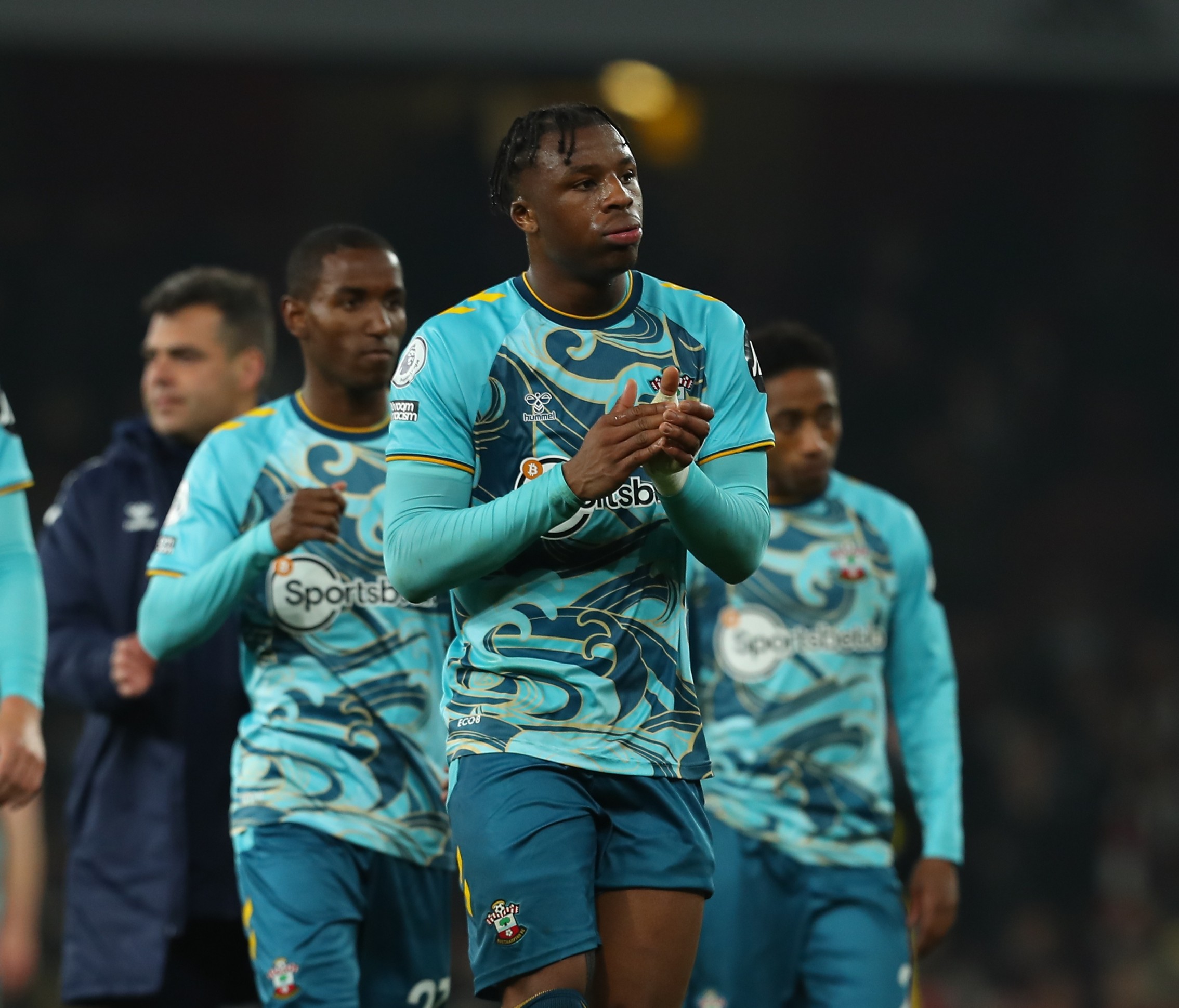 队报：南特有意南安普顿中卫科特查普，希望先租后买签下球员