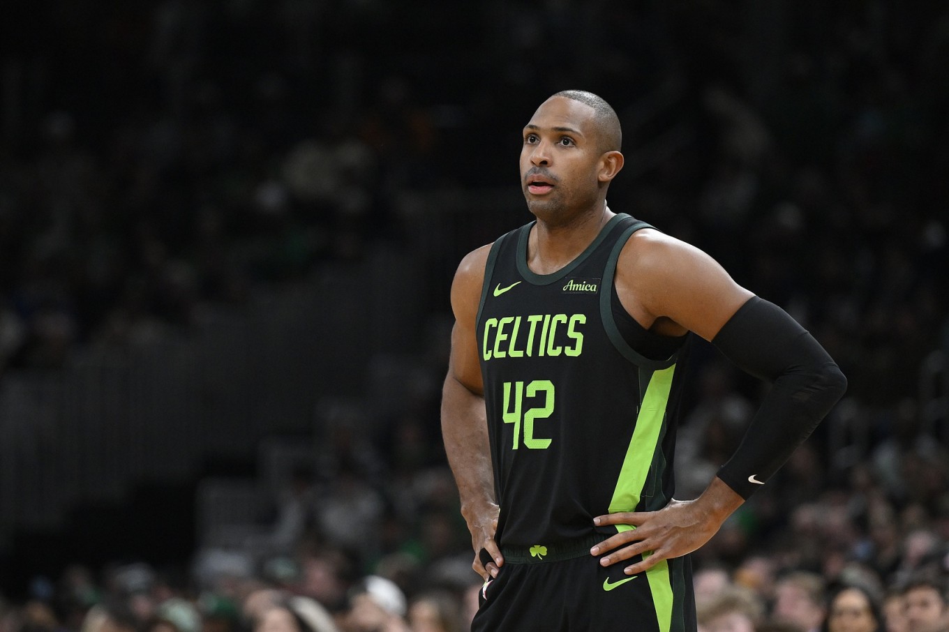 勇记：在处理完库明加事宜后 预计勇士会尽快签下霍福德和梅尔顿