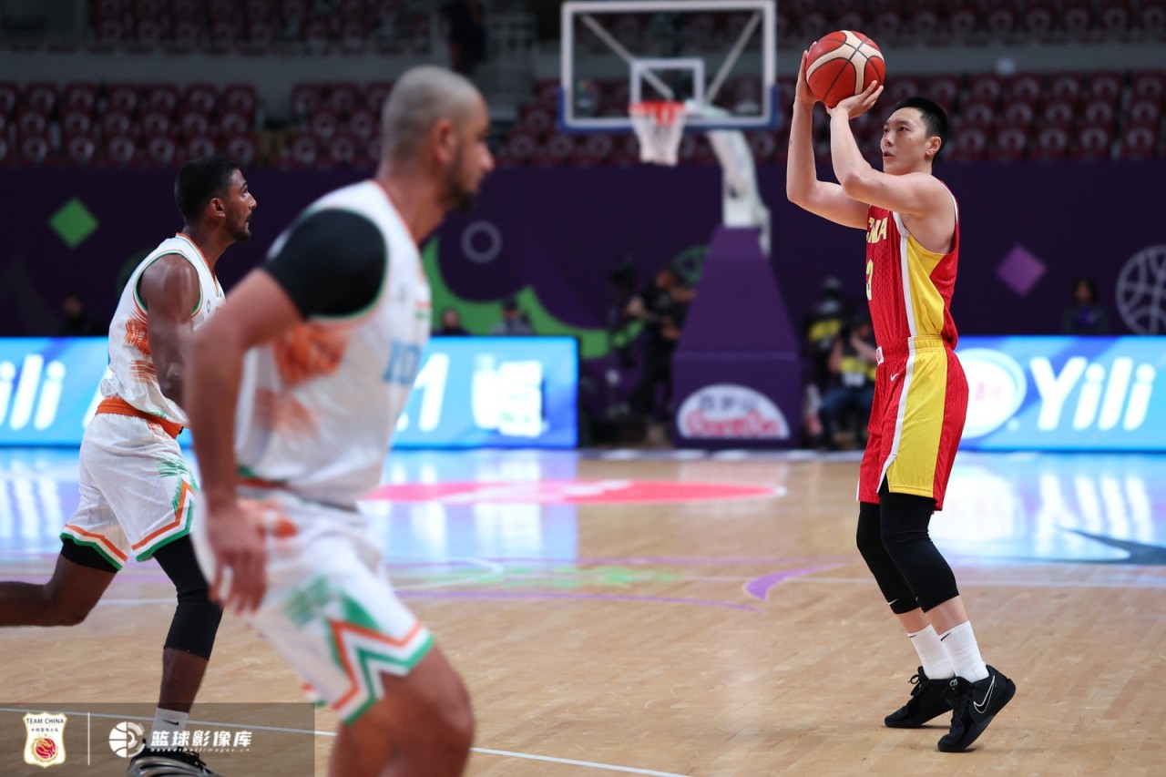 媒体人：半决赛内线得分难度增大 今日三分15中1的5后卫要站出来