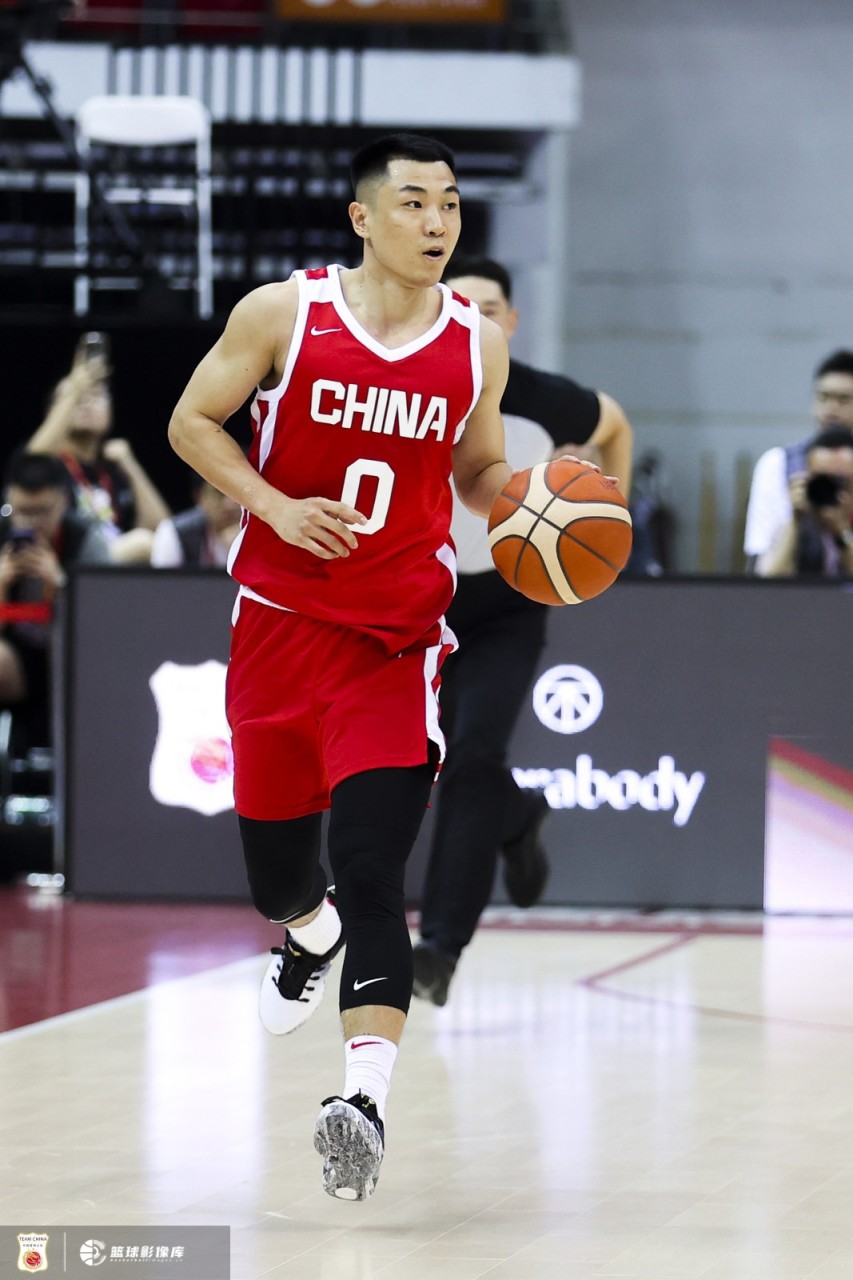 媒体人：看着高诗岩 会想到大一时的威少、2000年的胡雪峰