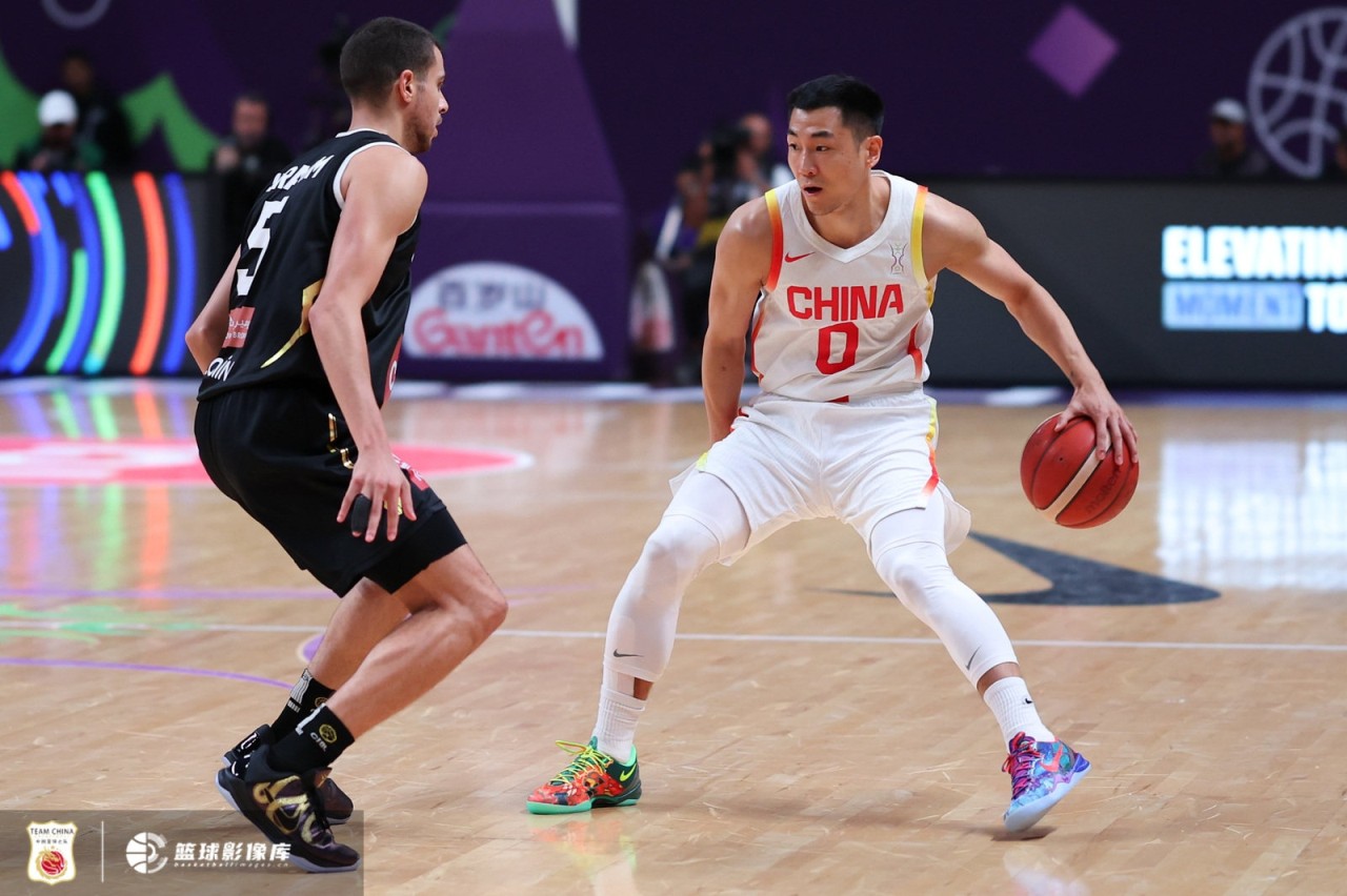 济南时报：中国男篮时隔10年重返亚洲杯四强 高诗岩防守立奇功